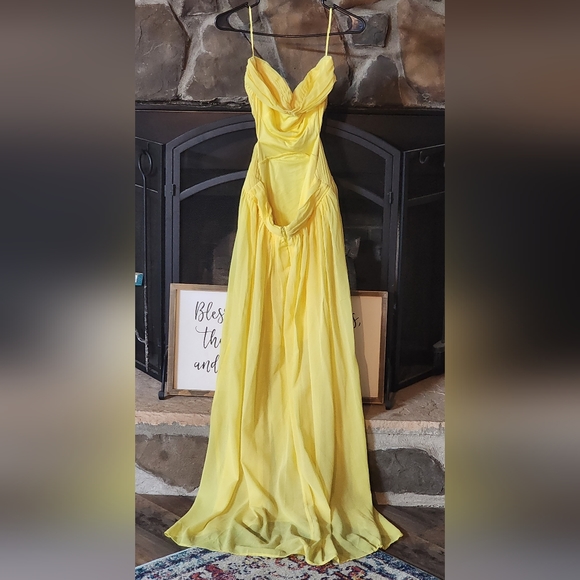YELLOW PLEATED STRAPLESS MAXI DRESS - Picture 6 of 9
